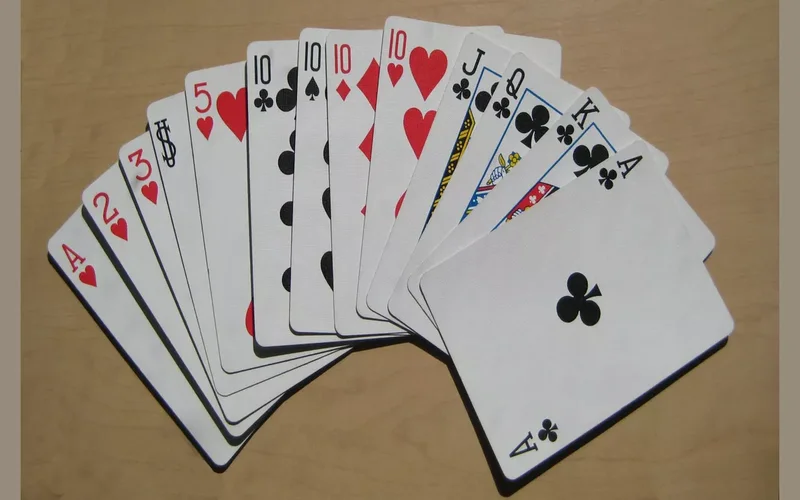 Sơ lược về trò chơi đánh bài Thirteen Cards